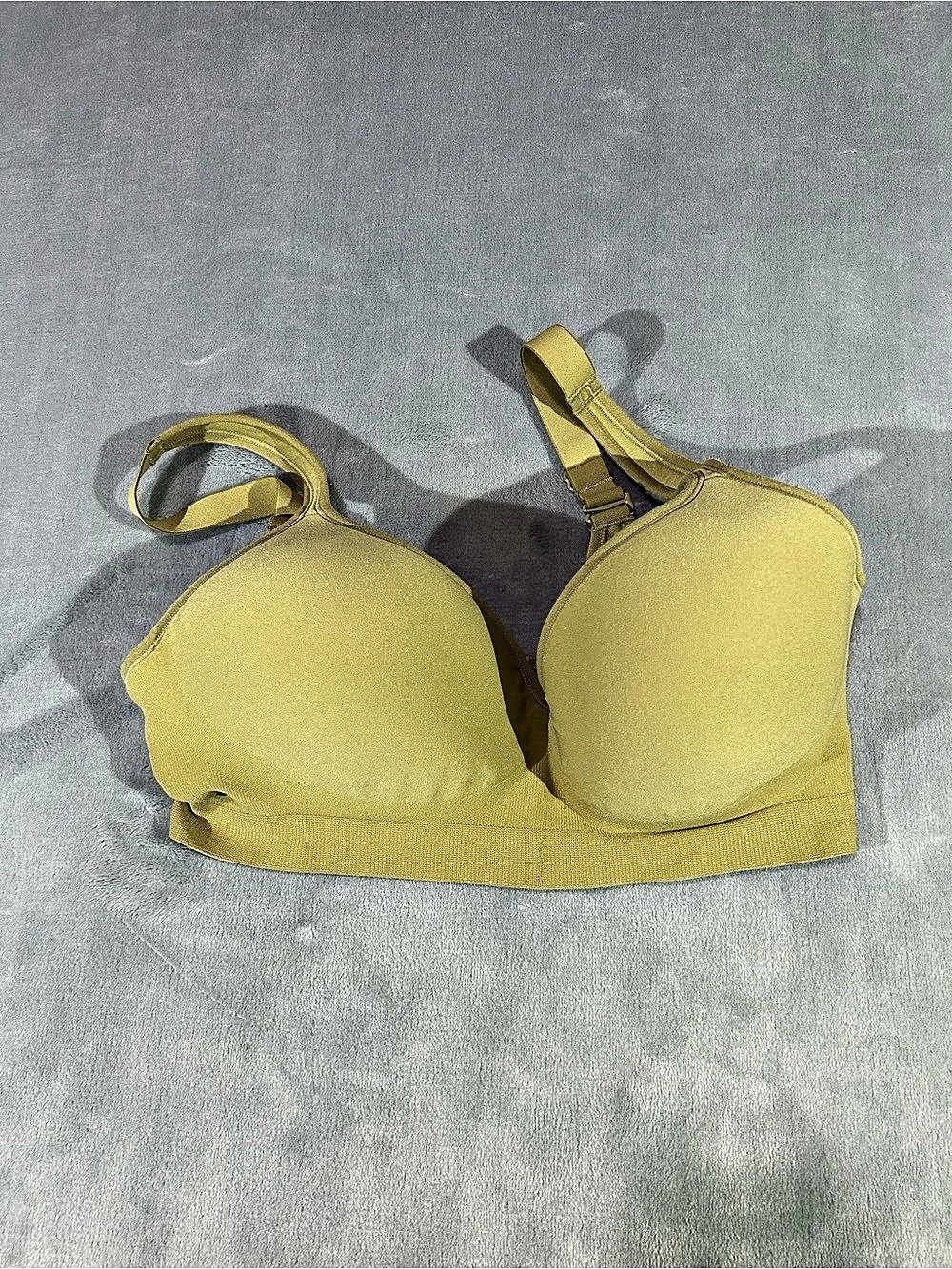 UNDEROUTFIT Style 460 Wireless T-Shirt Bra Sage Hook & Eye Women’s Size L